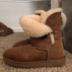 Ugg Boots - Short Chestnut with Button
